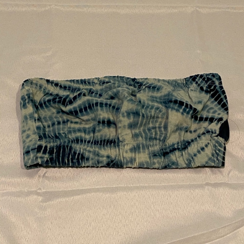 Tie-dye crop top🔵⚪️